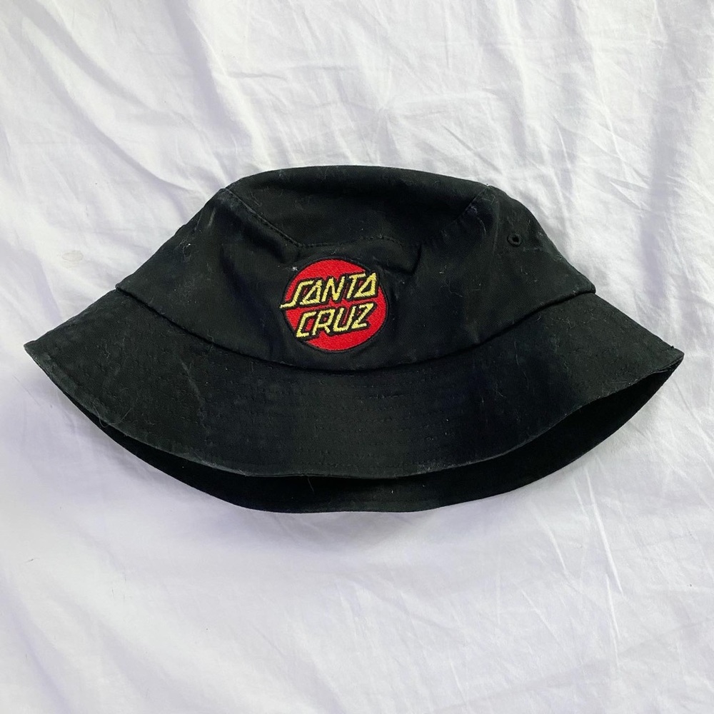 santa cruz black bucket hat